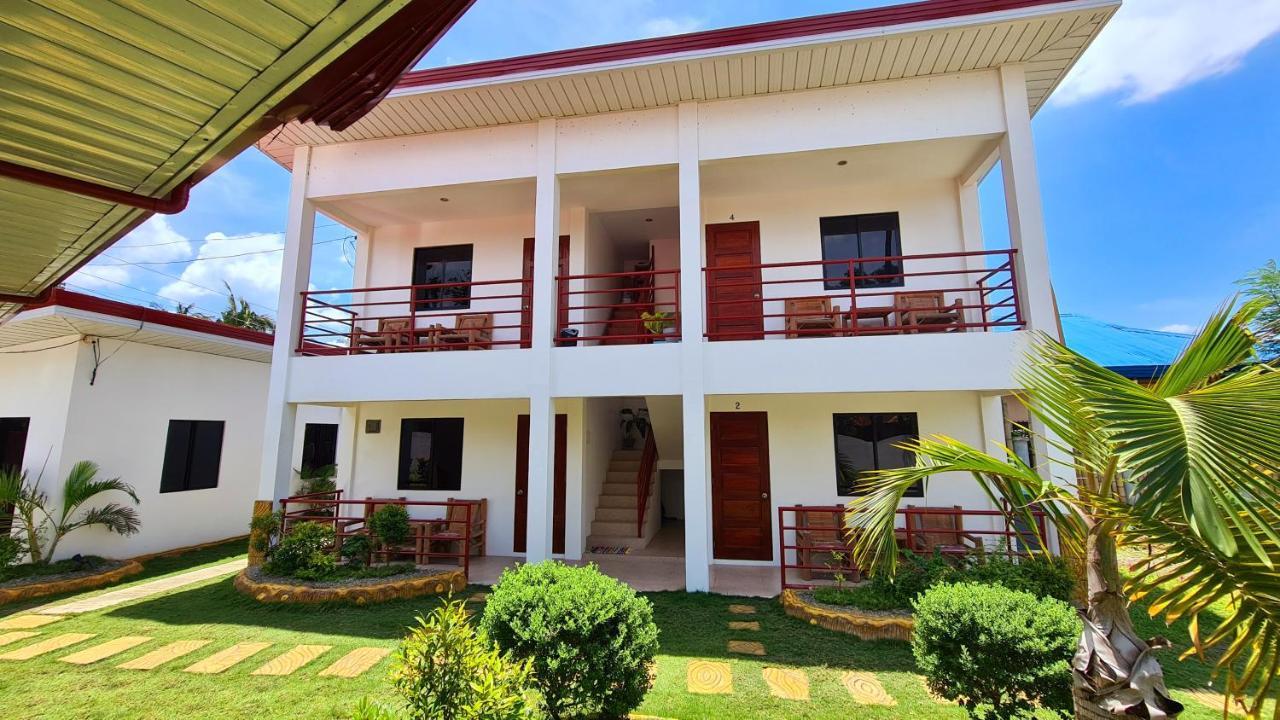 Roos Guesthouse Moalboal Exterior photo